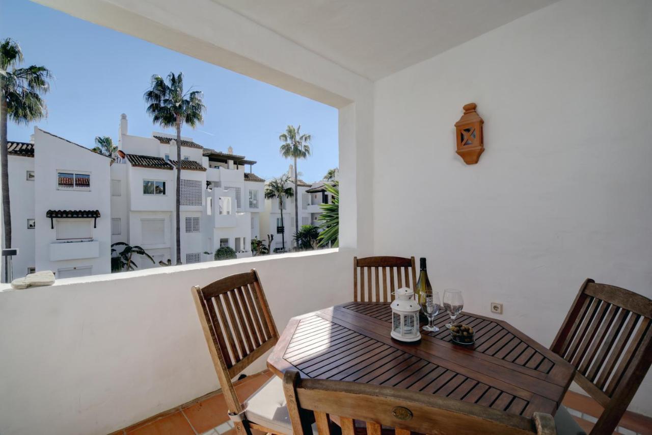 Exceptional Beachfront Complex With Pool In Costalita, Appartement Estepona
